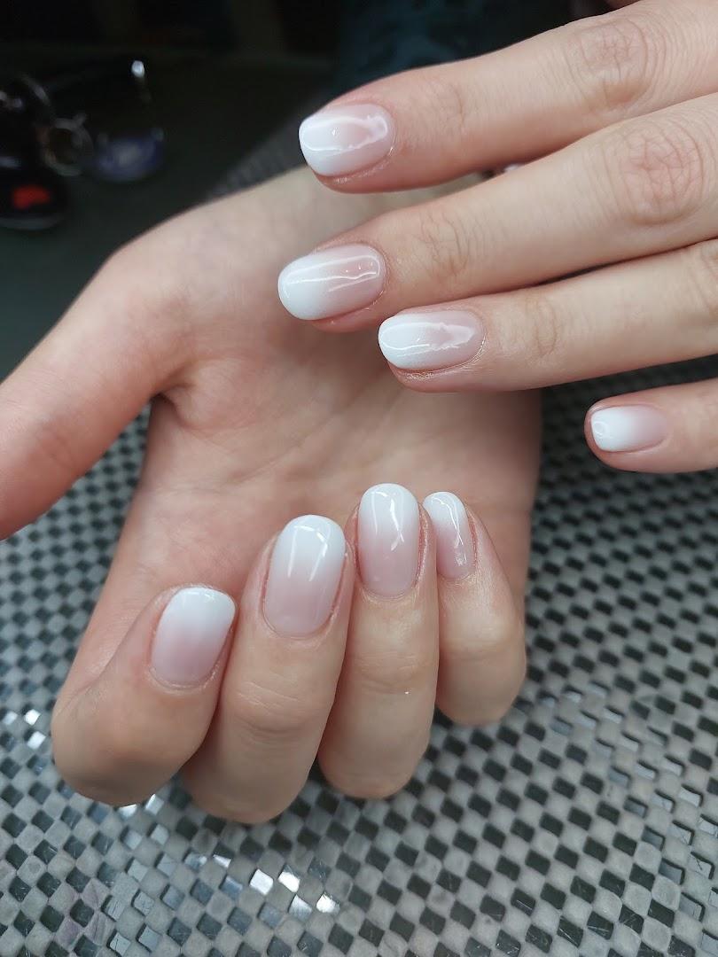 ElaQuint Nails