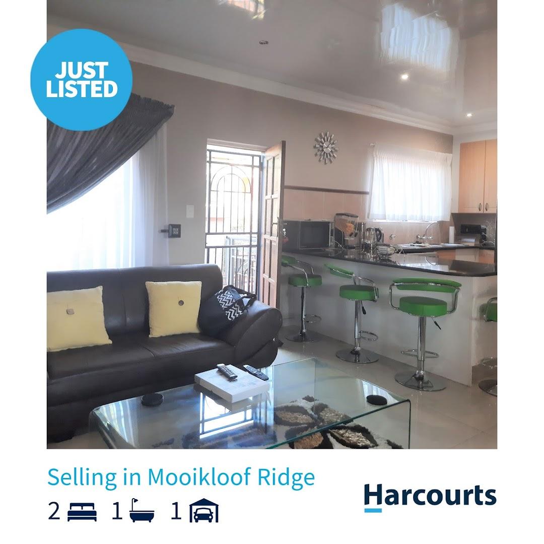 Analie Viljoen Harcourts Property Consultant