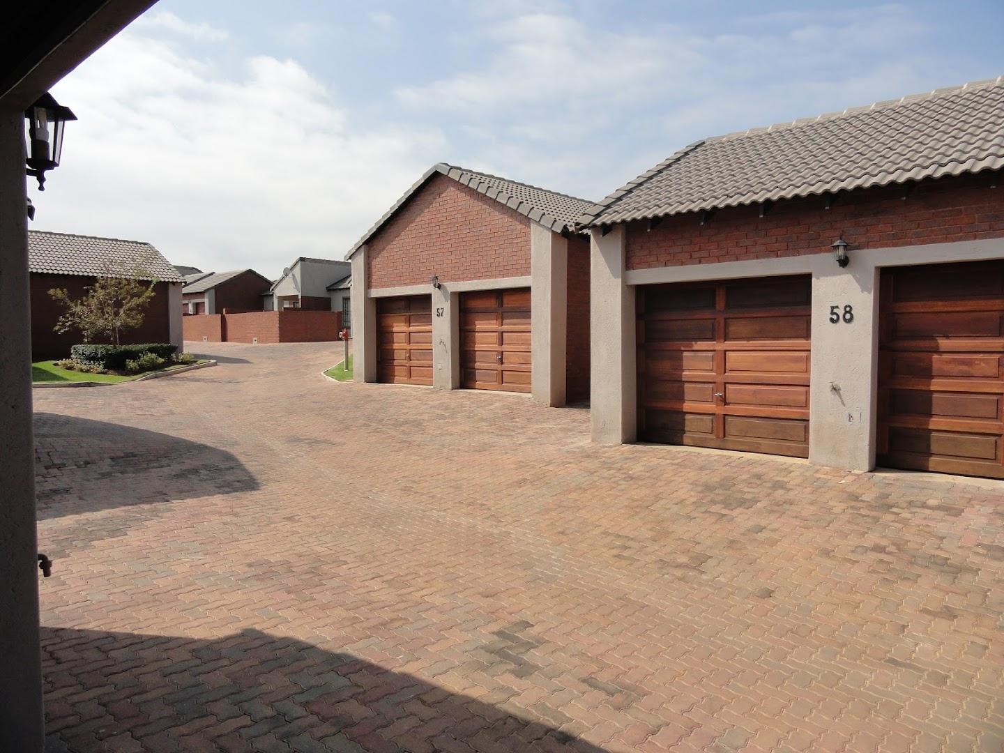 TIENIE Mooikloof Ridge Estate - FAR PROPERTIES