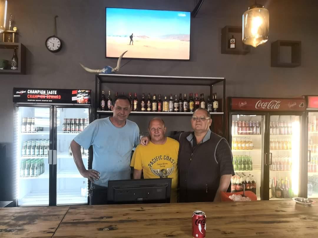 Hunters Barn Pool Club