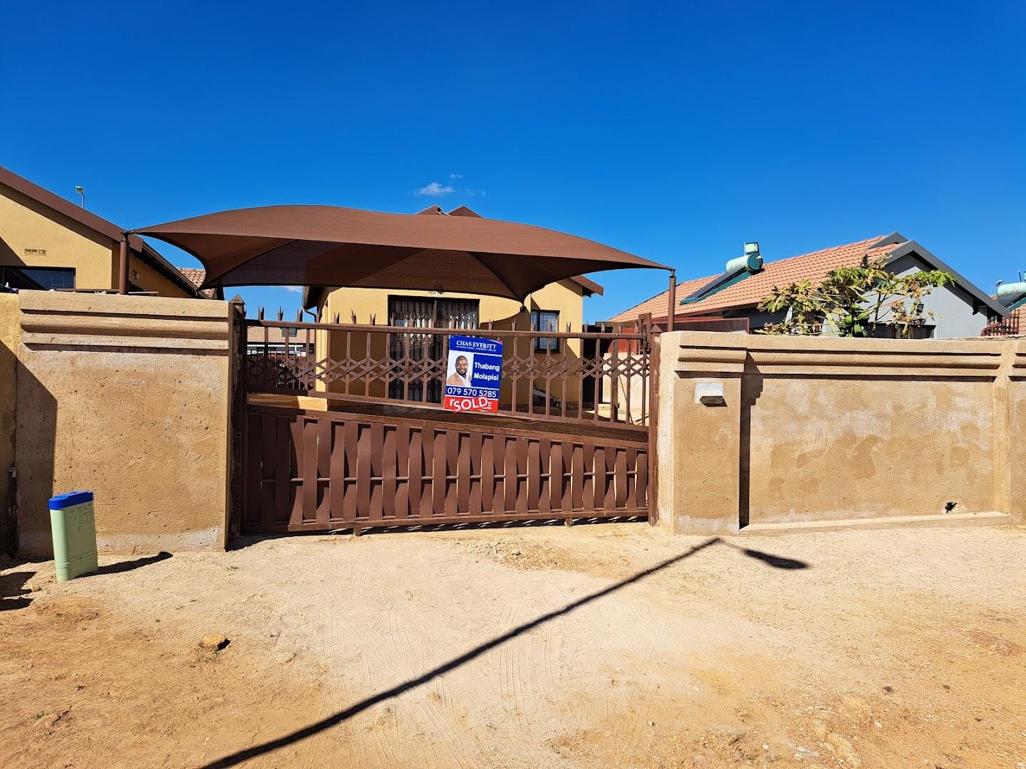 Thabang Molapisi Real estate agent Chas Everitt