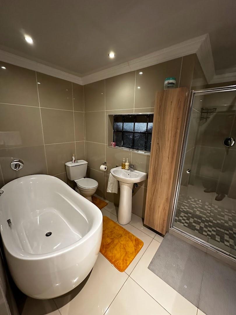 Silverton Private Apartment