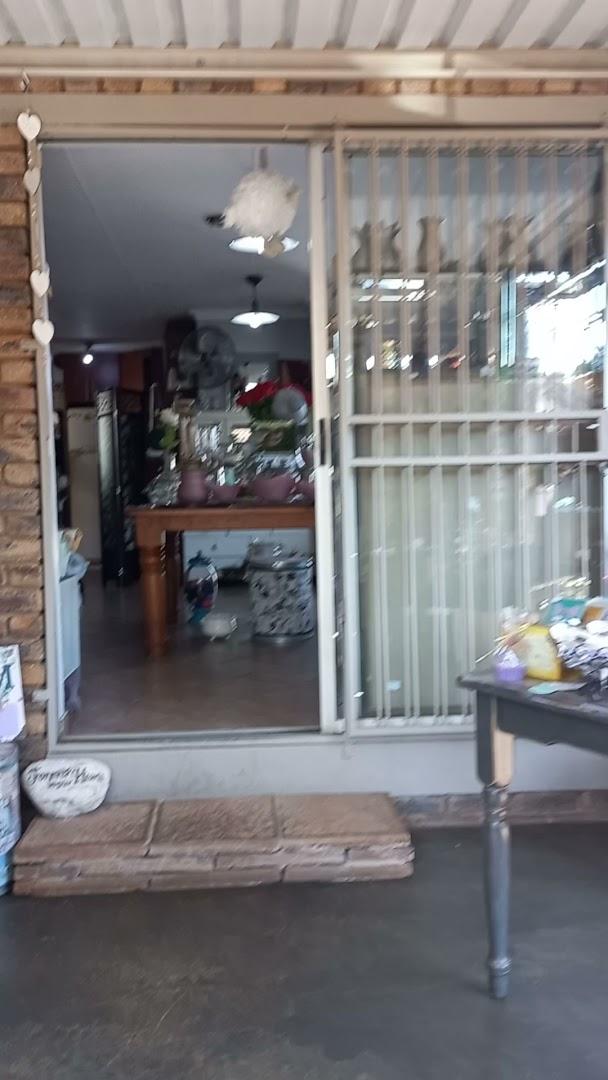 The Shed Café And Gift Shop