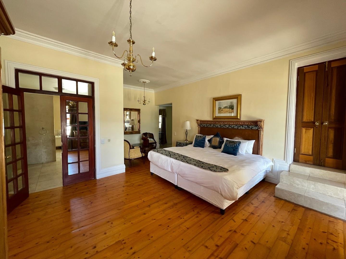 Cricklewood Manor Boutique Hotel