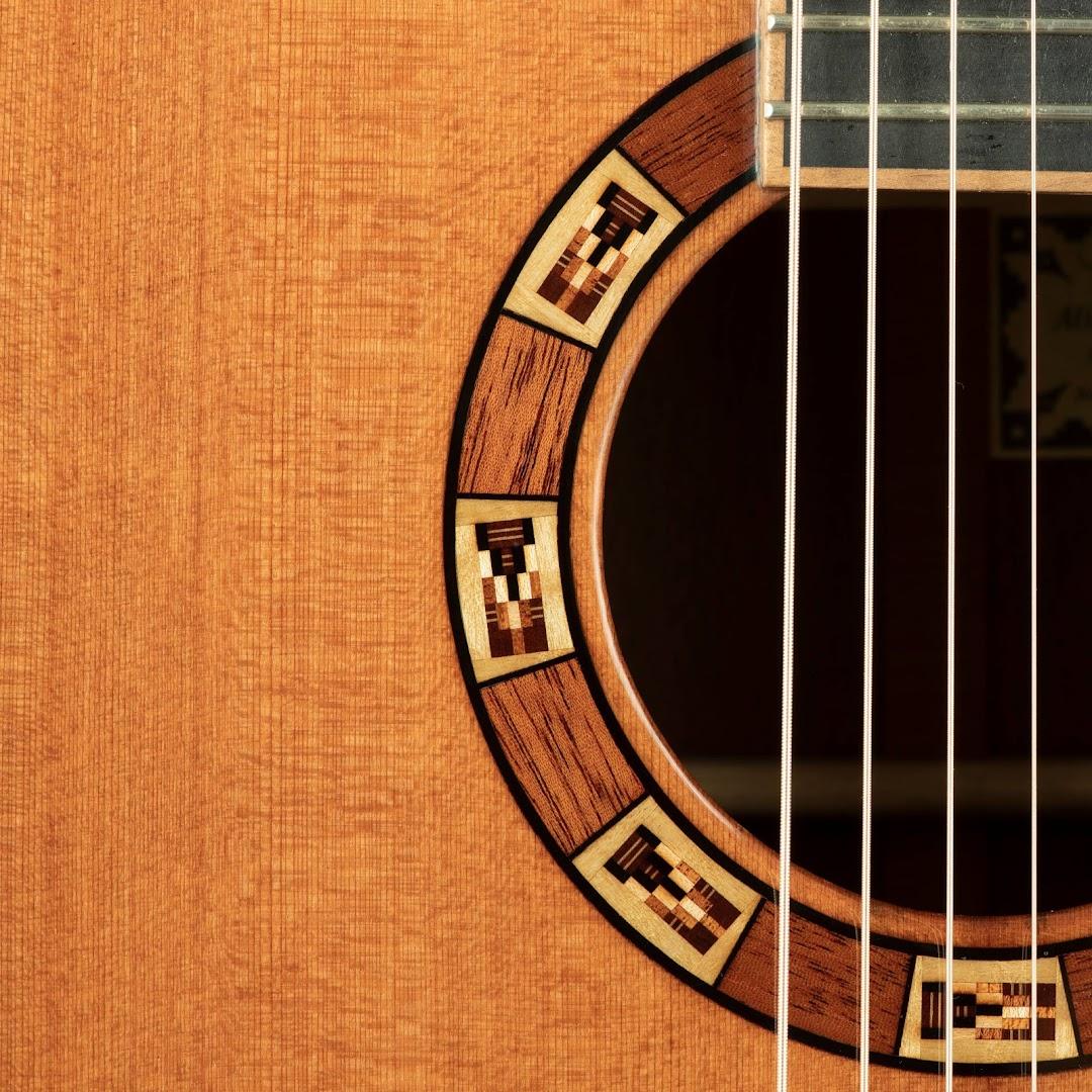 Alistair Thompson Guitars