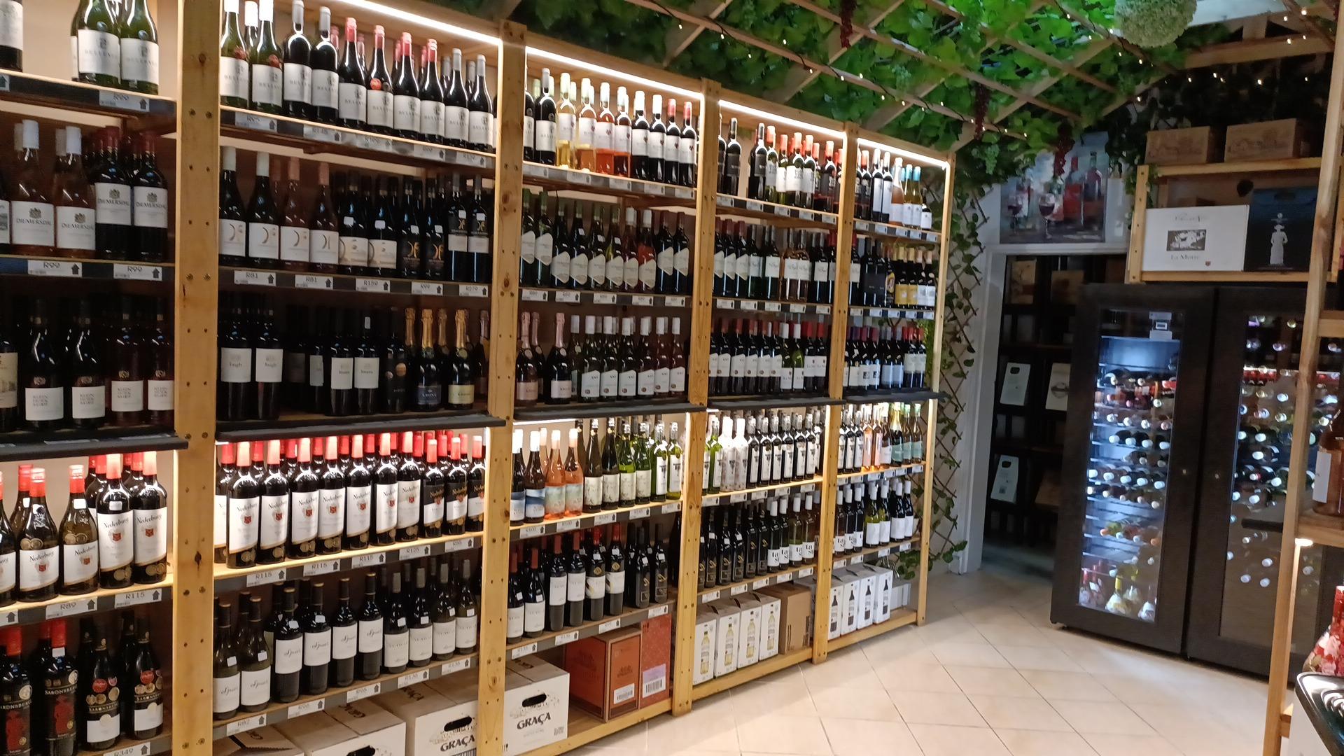 Bella Cheeza Deli and Winery