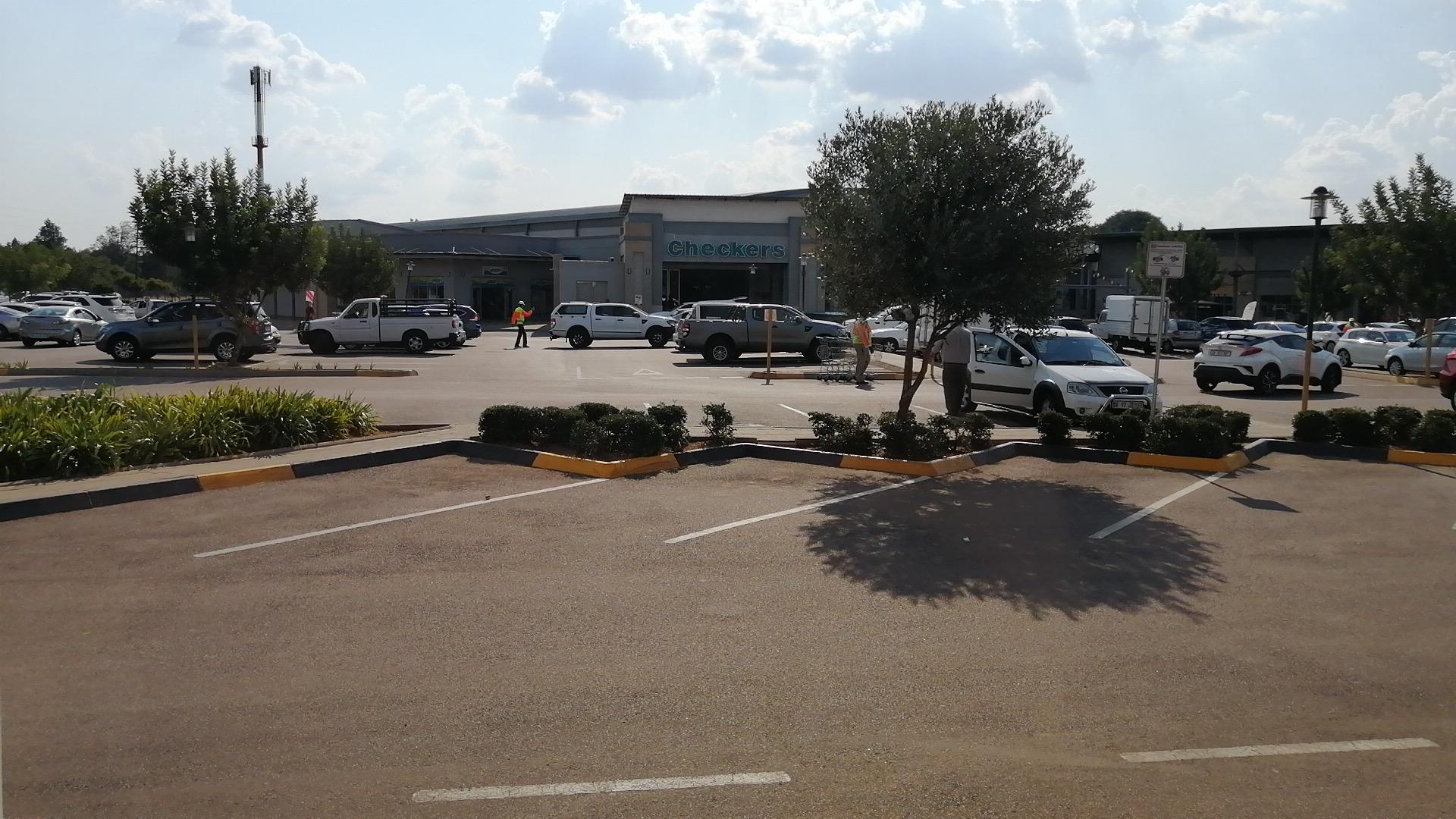 McDonald's Wingtip Drive-Thru