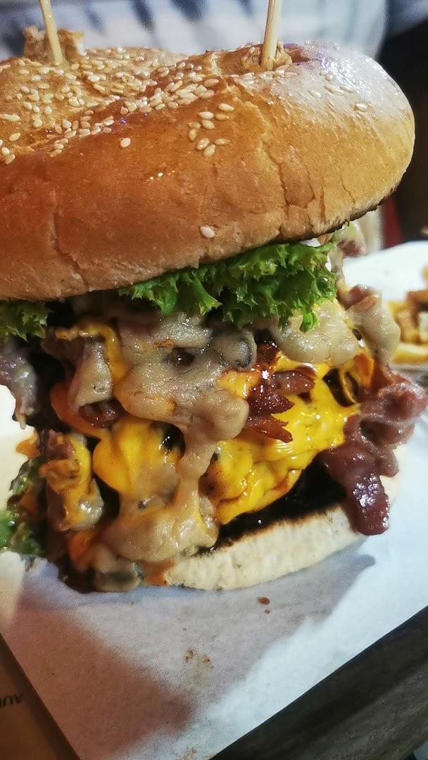 Mustang Sally's Pub &amp; Diner