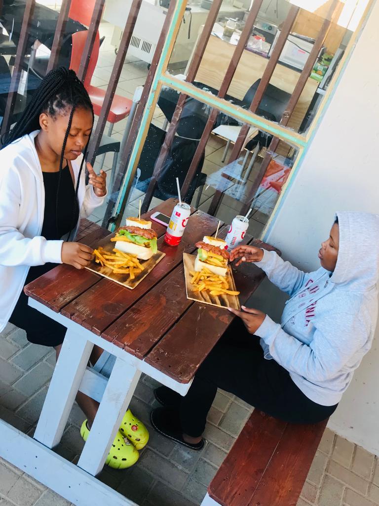 Pitseng Tse Kgolo Pub&amp;Grill